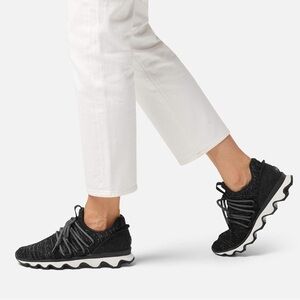 Sorel “Kinetic” Lace Up Sneakers in Gradient Black 🖤 - Size US 6